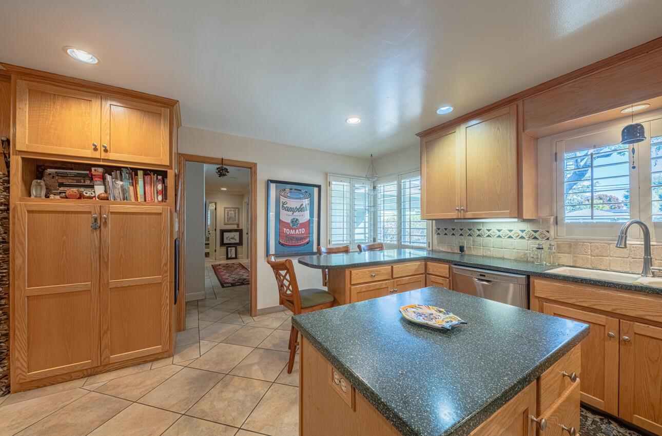 Detail Gallery Image 17 of 43 For 517 College Dr, Salinas,  CA 93901 - 4 Beds | 3 Baths