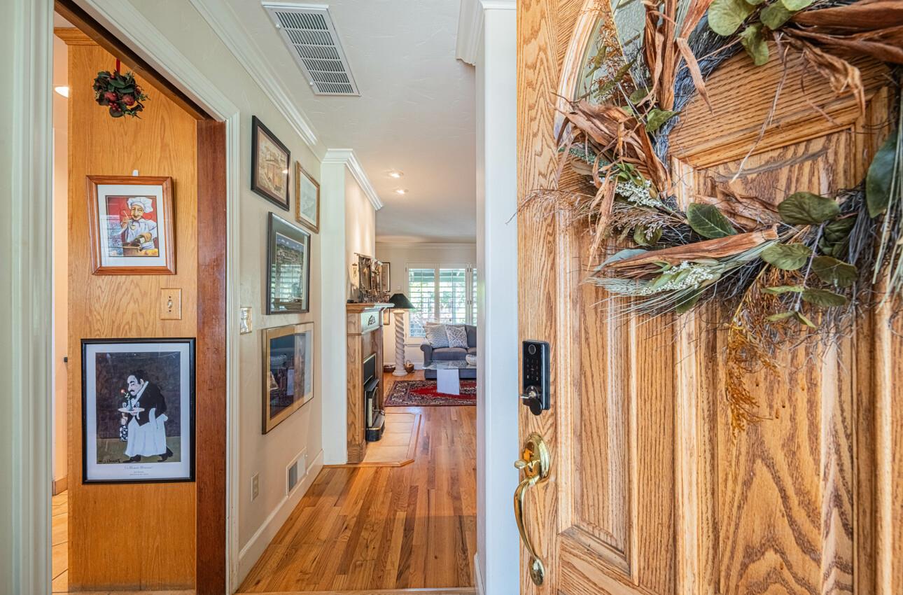 Detail Gallery Image 5 of 43 For 517 College Dr, Salinas,  CA 93901 - 4 Beds | 3 Baths