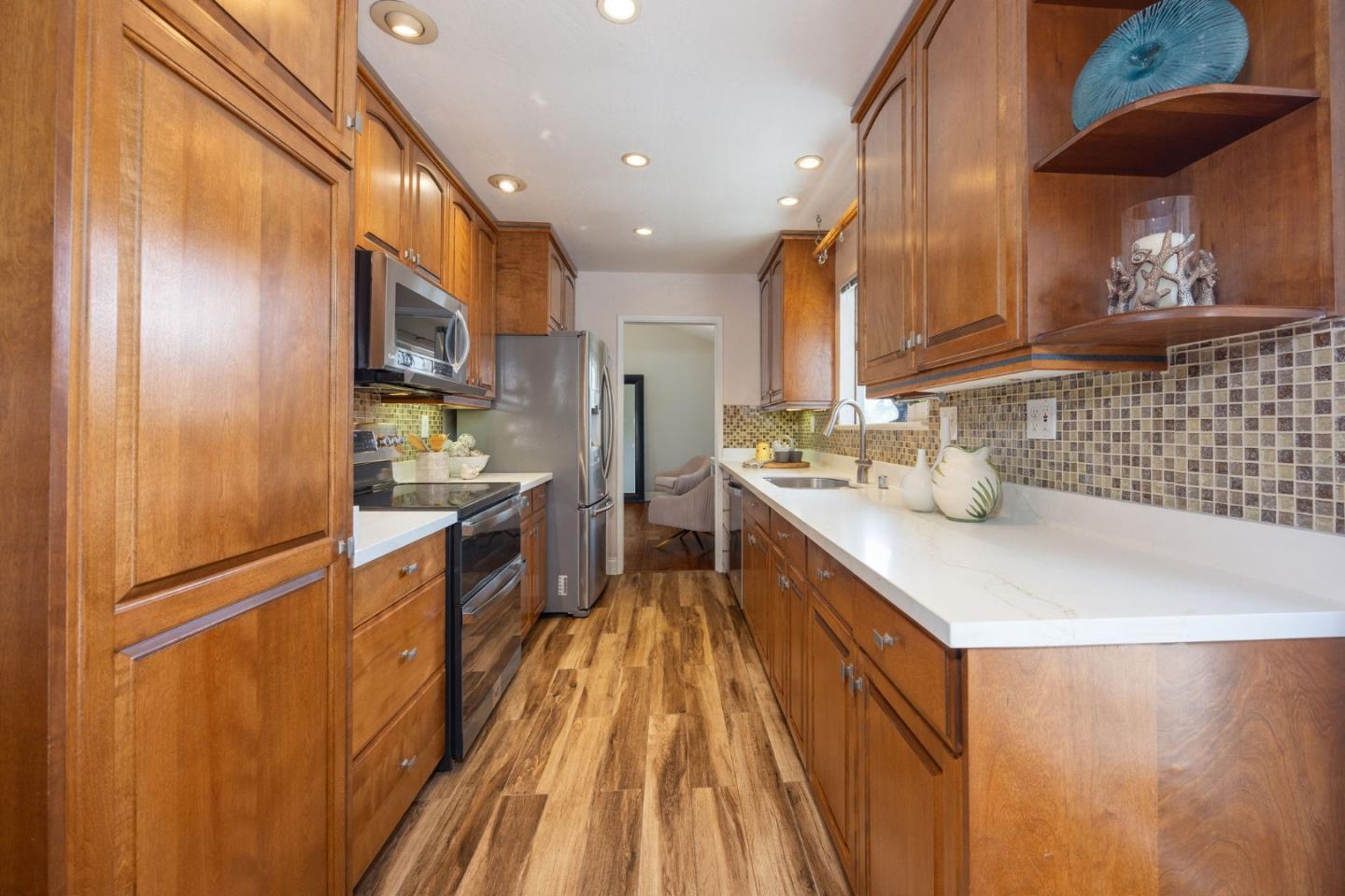 Detail Gallery Image 13 of 52 For 1077 Pearl Ave, Moss Beach,  CA 94038 - 3 Beds | 2/1 Baths