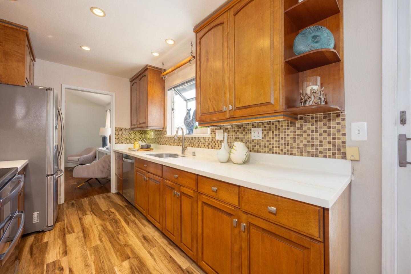 Detail Gallery Image 14 of 52 For 1077 Pearl Ave, Moss Beach,  CA 94038 - 3 Beds | 2/1 Baths