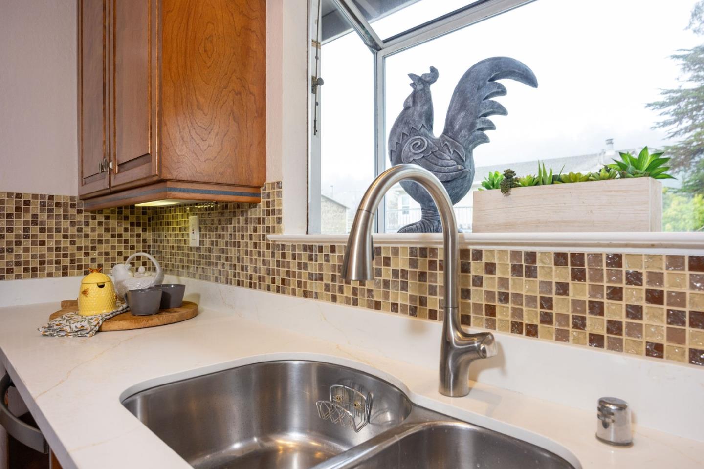 Detail Gallery Image 15 of 52 For 1077 Pearl Ave, Moss Beach,  CA 94038 - 3 Beds | 2/1 Baths