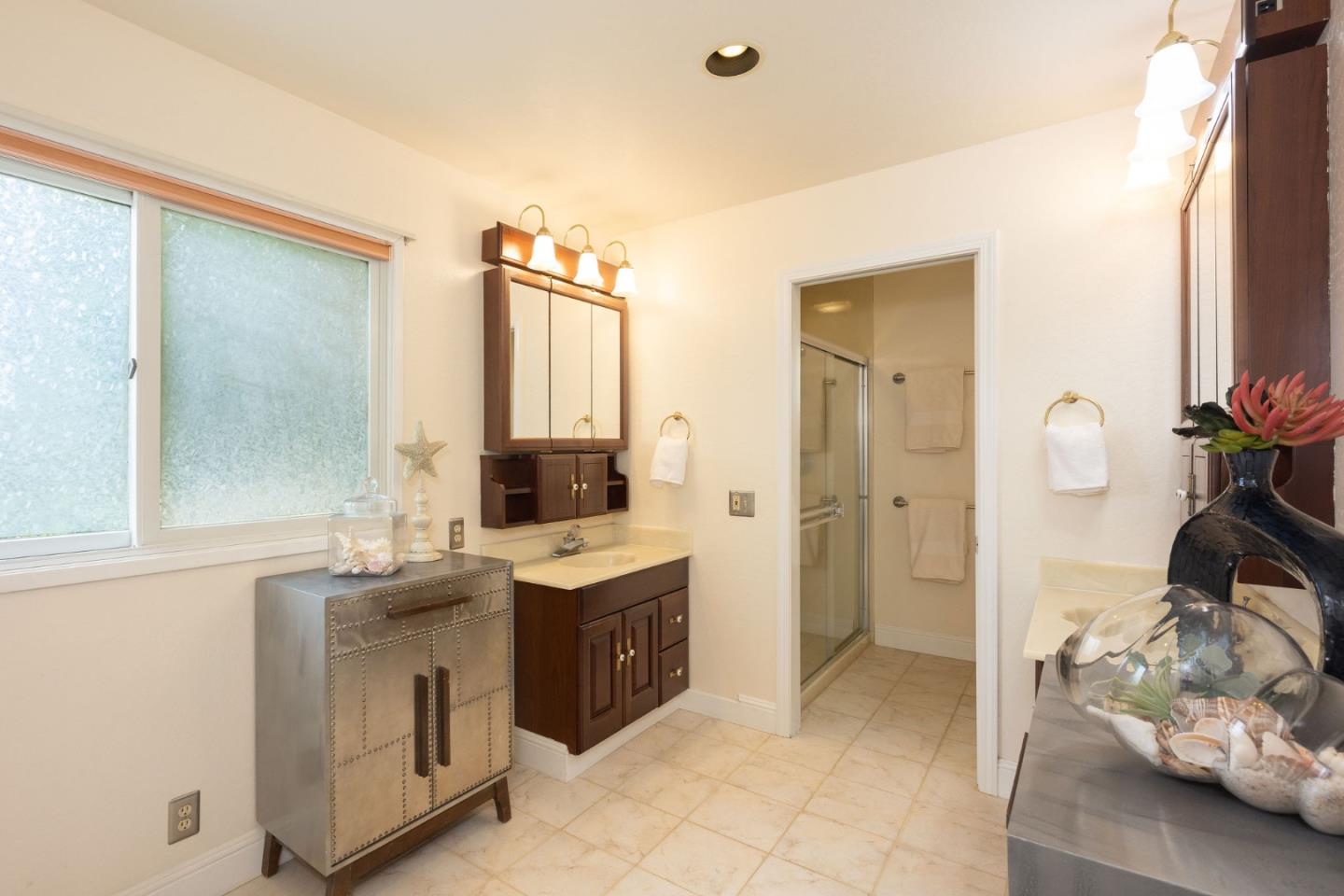 Detail Gallery Image 23 of 52 For 1077 Pearl Ave, Moss Beach,  CA 94038 - 3 Beds | 2/1 Baths