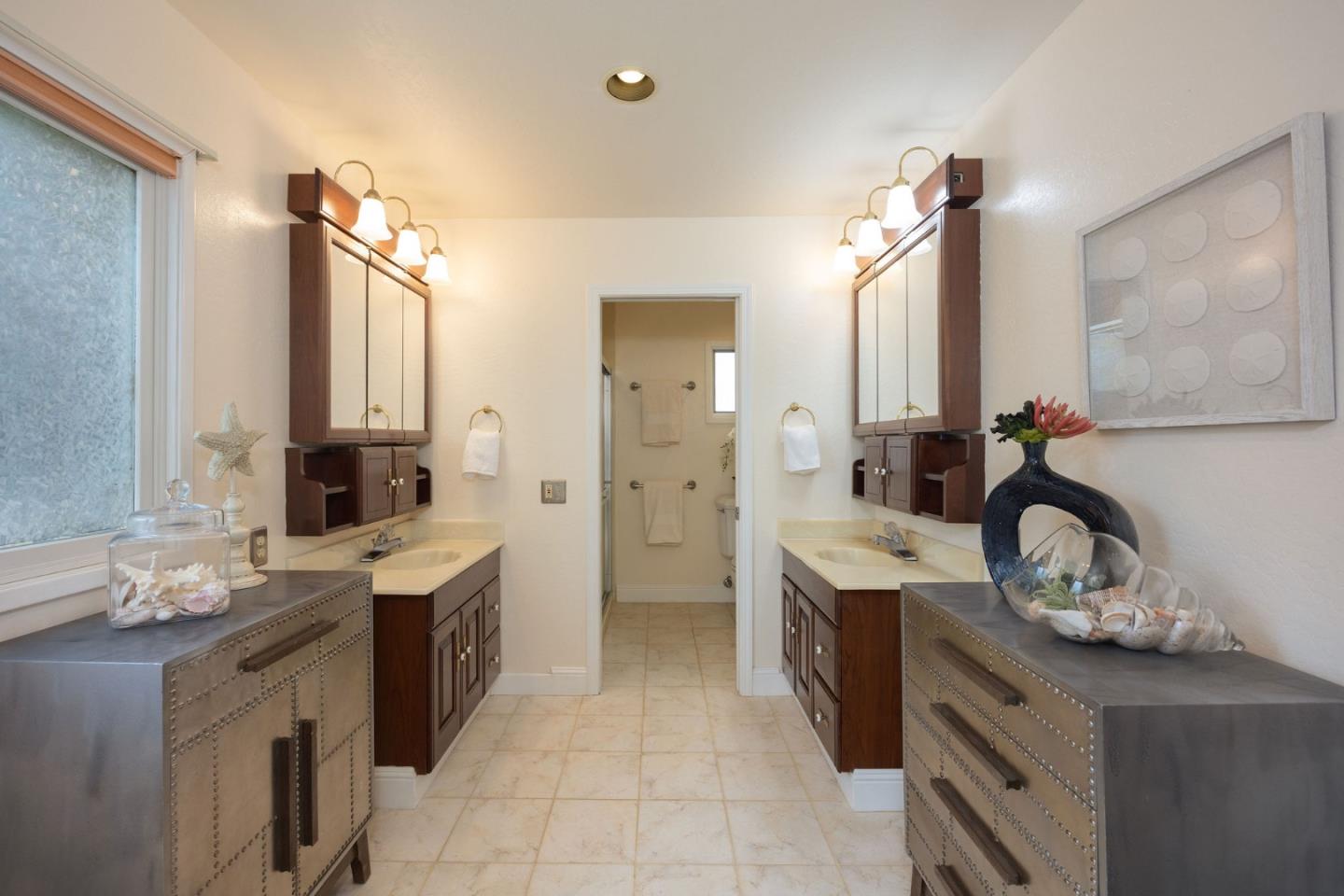 Detail Gallery Image 24 of 52 For 1077 Pearl Ave, Moss Beach,  CA 94038 - 3 Beds | 2/1 Baths