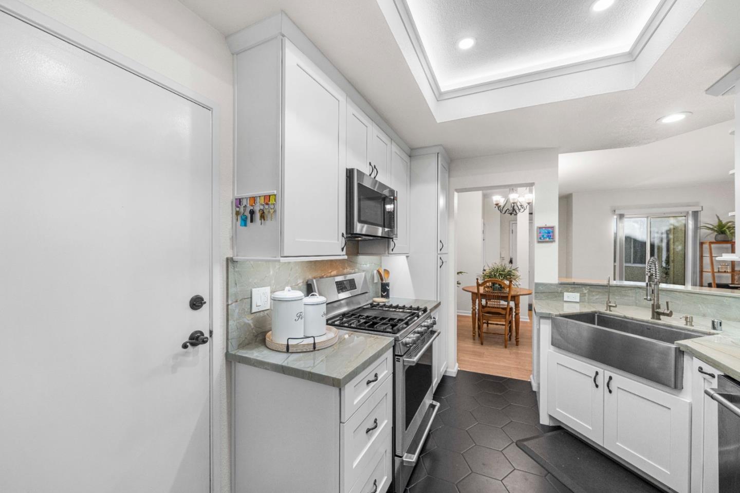 Detail Gallery Image 12 of 30 For 525 Quailbrook Ct, San Jose,  CA 95110 - 2 Beds | 2 Baths