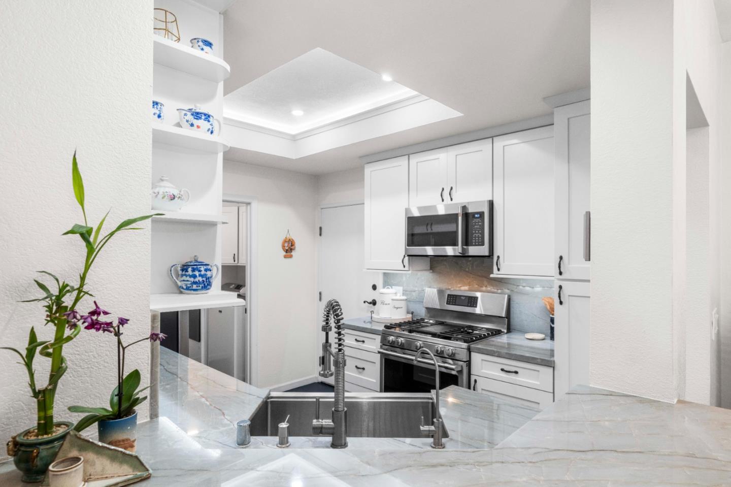 Detail Gallery Image 13 of 30 For 525 Quailbrook Ct, San Jose,  CA 95110 - 2 Beds | 2 Baths