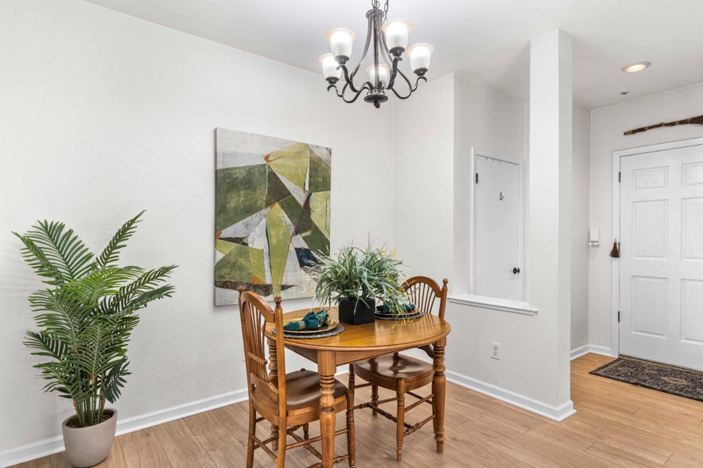 Detail Gallery Image 9 of 30 For 525 Quailbrook Ct, San Jose,  CA 95110 - 2 Beds | 2 Baths