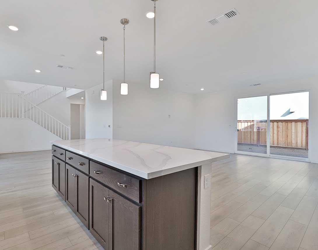 Detail Gallery Image 7 of 25 For 5712 Lake Club Dr, Fairfield,  CA 94533 - 4 Beds | 3/1 Baths