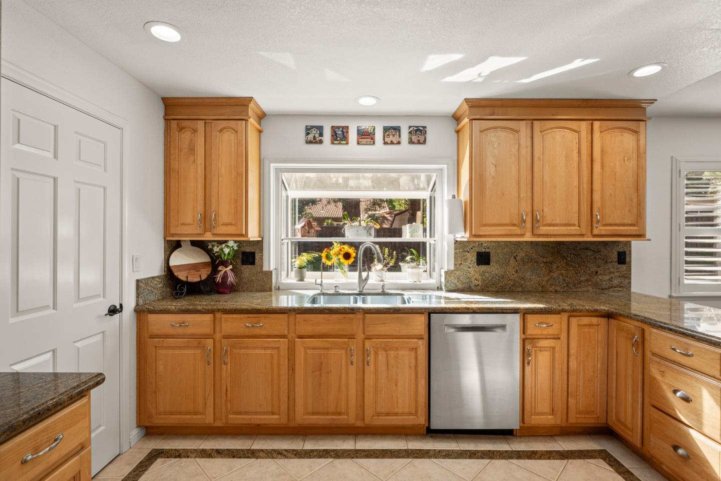 Detail Gallery Image 12 of 51 For 26 Seminole Ct, San Ramon,  CA 94583 - 4 Beds | 3 Baths