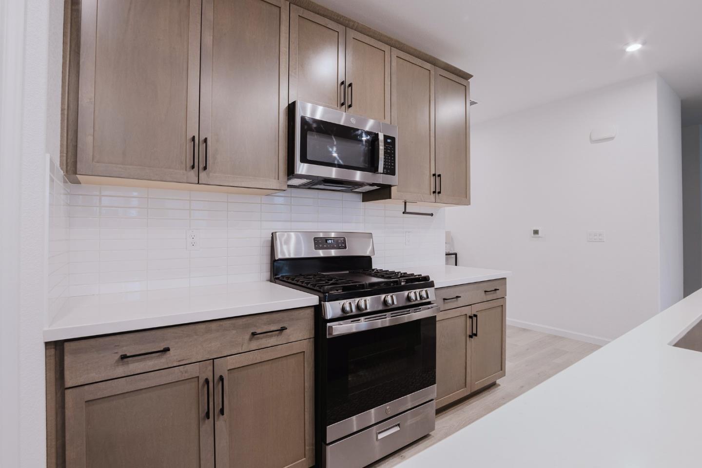 Detail Gallery Image 16 of 38 For 554 Pleasant Dr, Lathrop,  CA 95330 - 3 Beds | 2 Baths