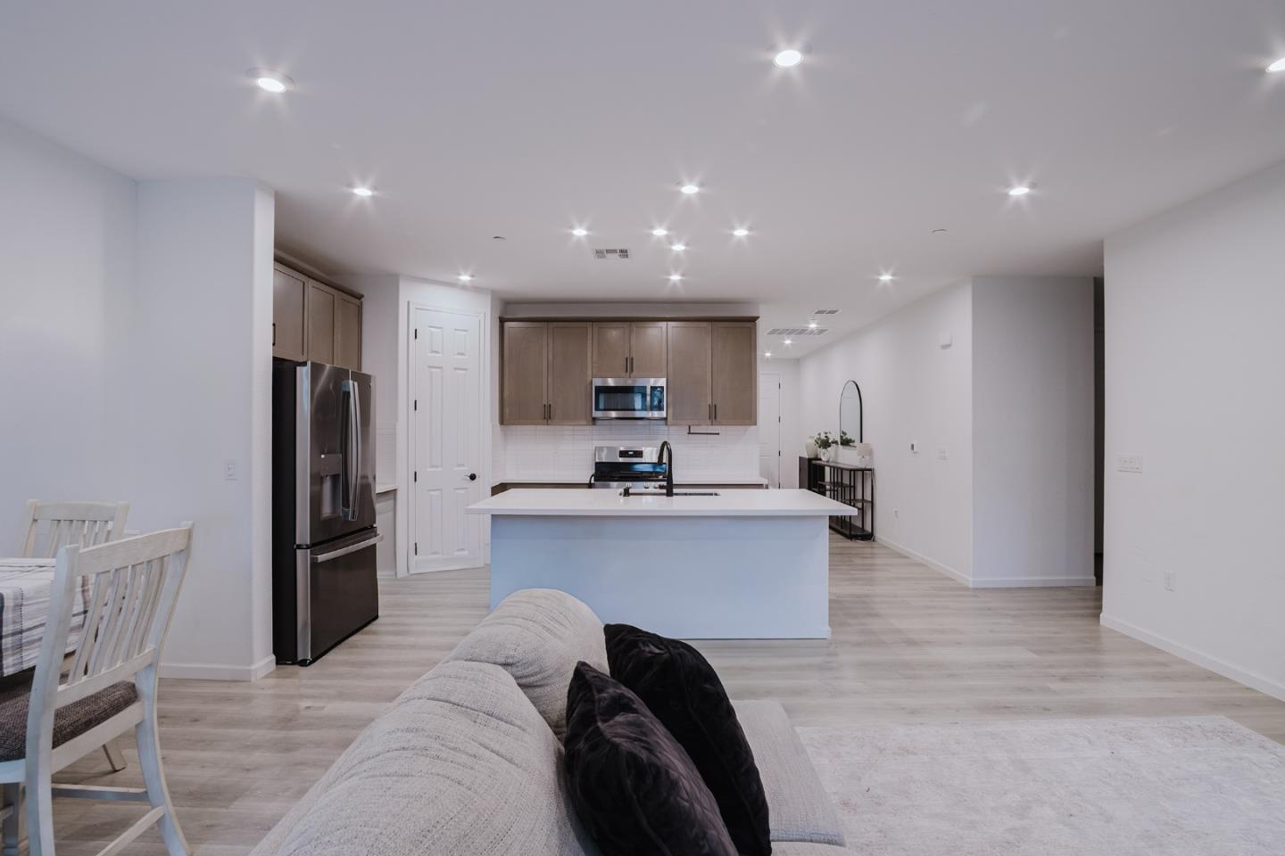 Detail Gallery Image 17 of 38 For 554 Pleasant Dr, Lathrop,  CA 95330 - 3 Beds | 2 Baths