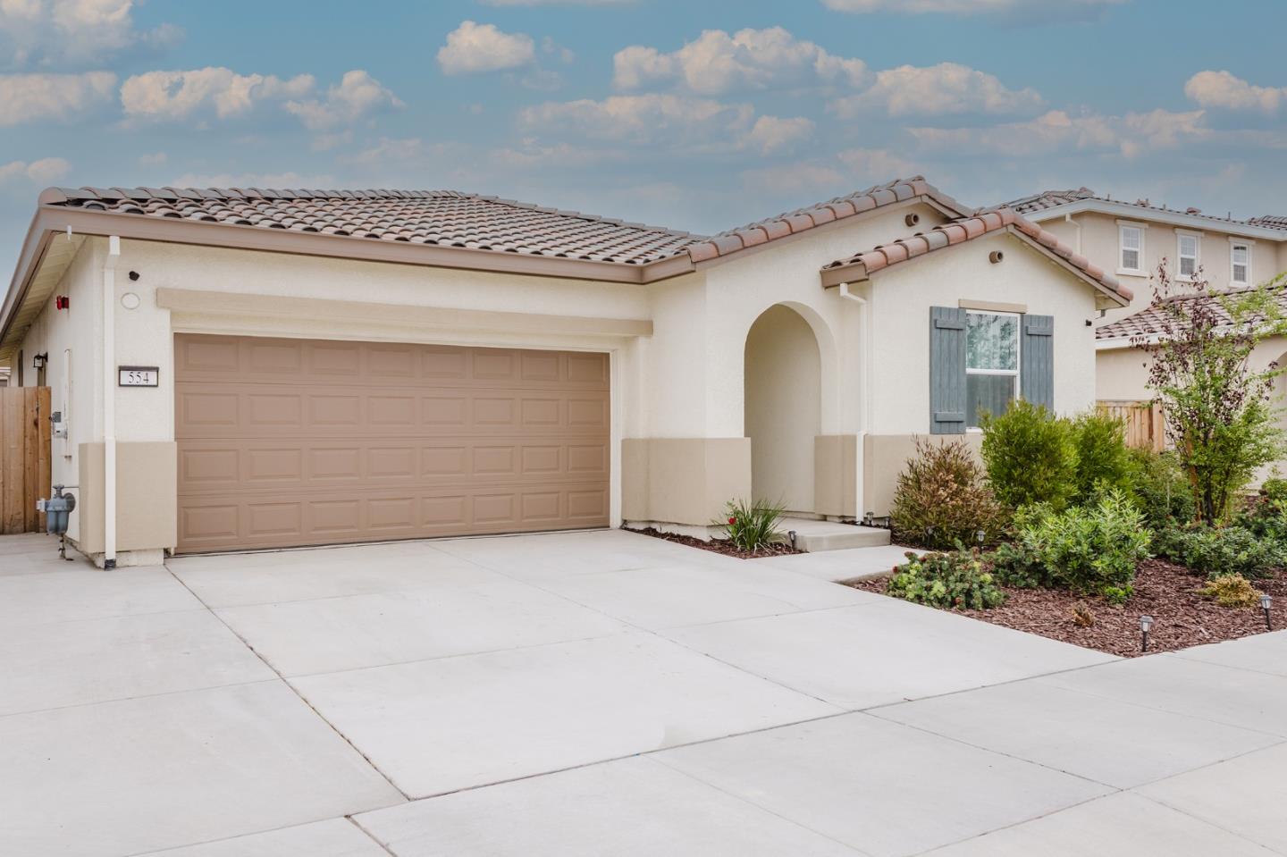 Detail Gallery Image 3 of 38 For 554 Pleasant Dr, Lathrop,  CA 95330 - 3 Beds | 2 Baths