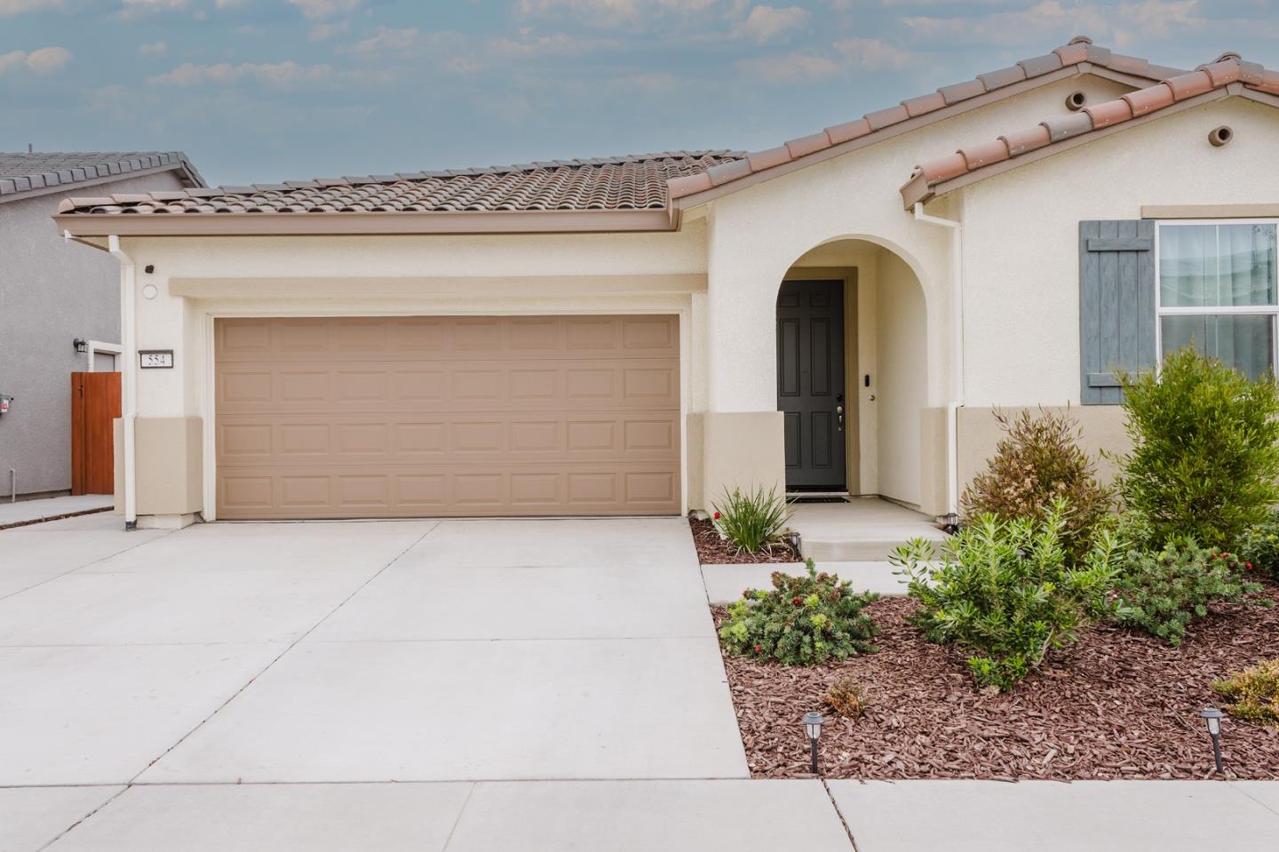 Detail Gallery Image 4 of 38 For 554 Pleasant Dr, Lathrop,  CA 95330 - 3 Beds | 2 Baths