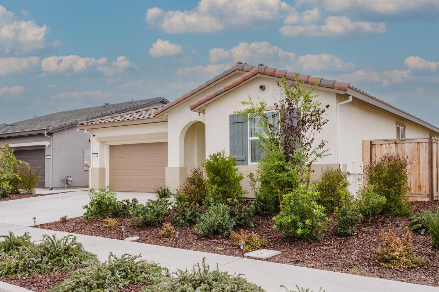 Detail Gallery Image 5 of 38 For 554 Pleasant Dr, Lathrop,  CA 95330 - 3 Beds | 2 Baths