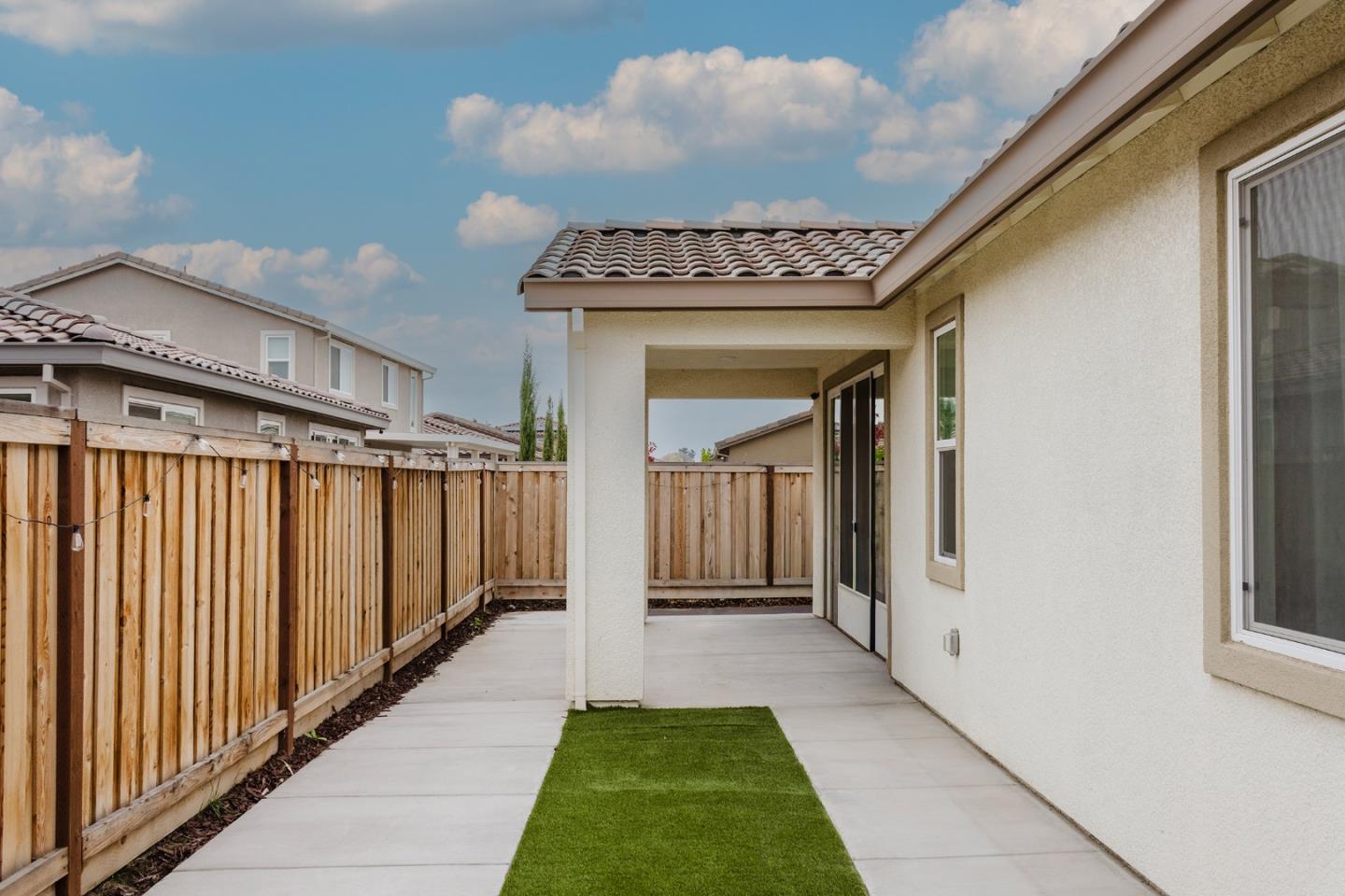 Detail Gallery Image 6 of 38 For 554 Pleasant Dr, Lathrop,  CA 95330 - 3 Beds | 2 Baths