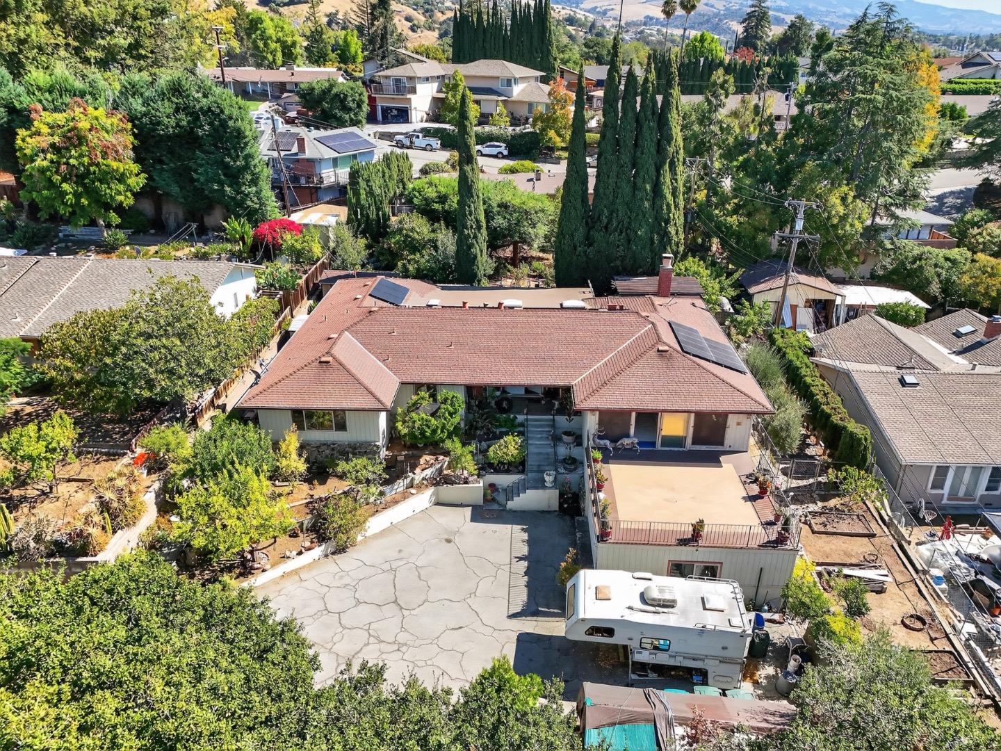 Detail Gallery Image 3 of 47 For 3992 Altadena Ln, San Jose,  CA 95127 - 3 Beds | 2/1 Baths