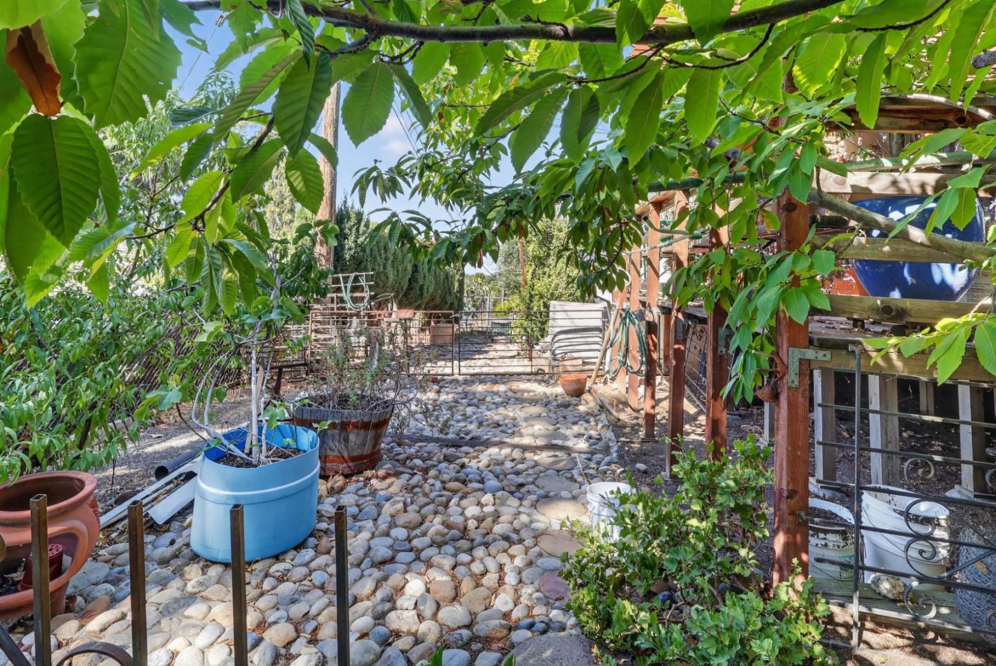 Detail Gallery Image 38 of 47 For 3992 Altadena Ln, San Jose,  CA 95127 - 3 Beds | 2/1 Baths