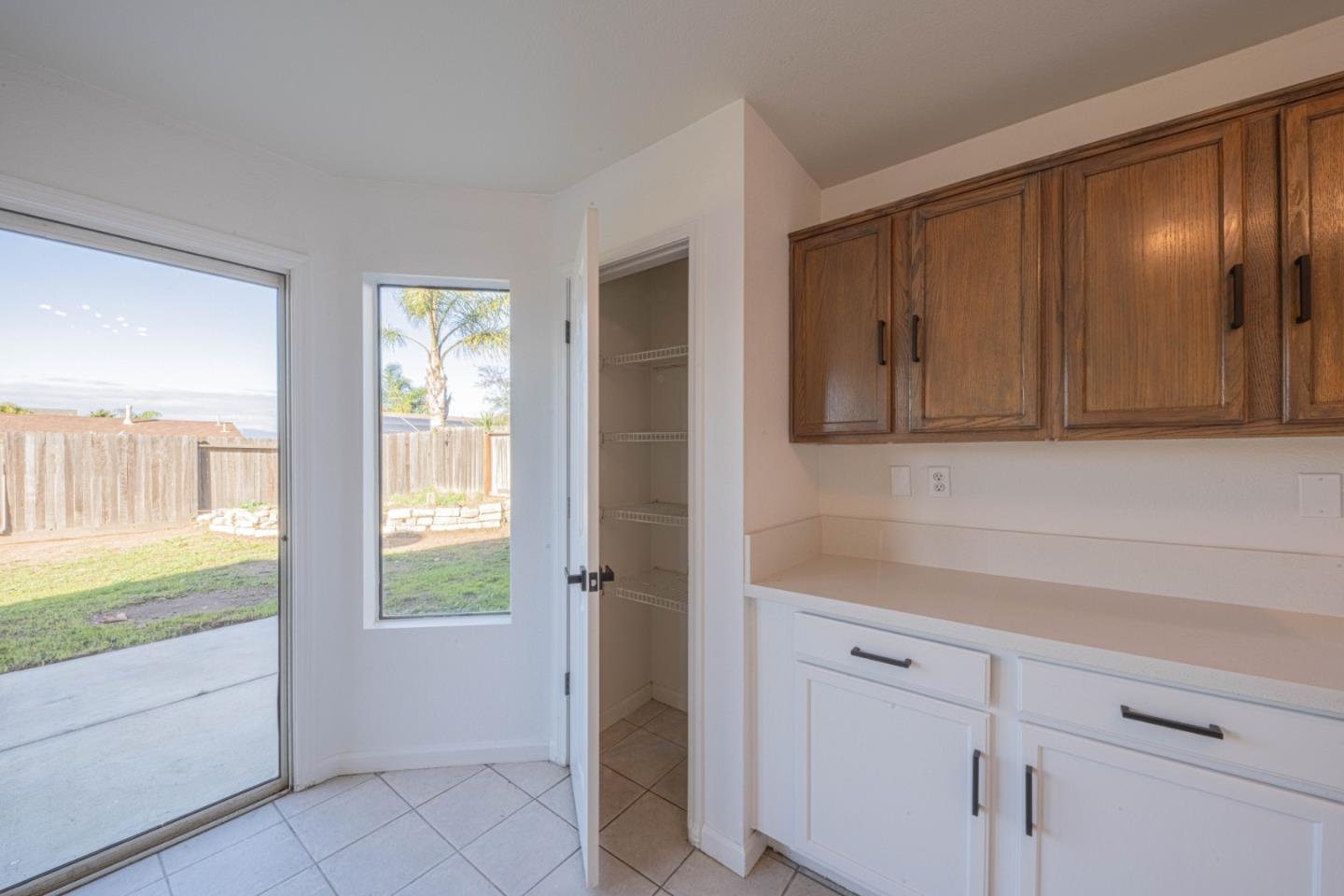 Detail Gallery Image 10 of 39 For 1061 Vista Ave, Soledad,  CA 93960 - 6 Beds | 2/1 Baths