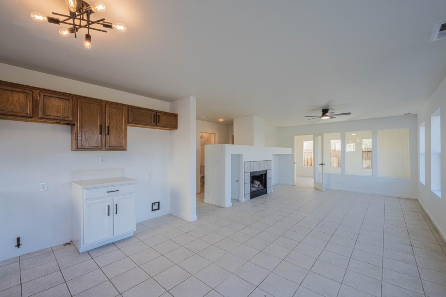 Detail Gallery Image 11 of 39 For 1061 Vista Ave, Soledad,  CA 93960 - 6 Beds | 2/1 Baths