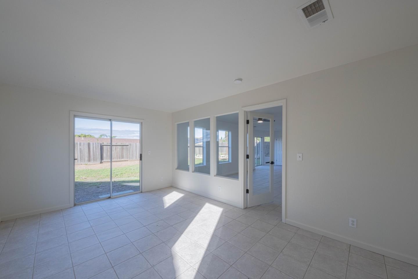 Detail Gallery Image 14 of 39 For 1061 Vista Ave, Soledad,  CA 93960 - 6 Beds | 2/1 Baths