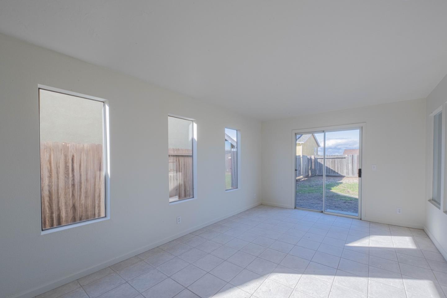 Detail Gallery Image 15 of 39 For 1061 Vista Ave, Soledad,  CA 93960 - 6 Beds | 2/1 Baths