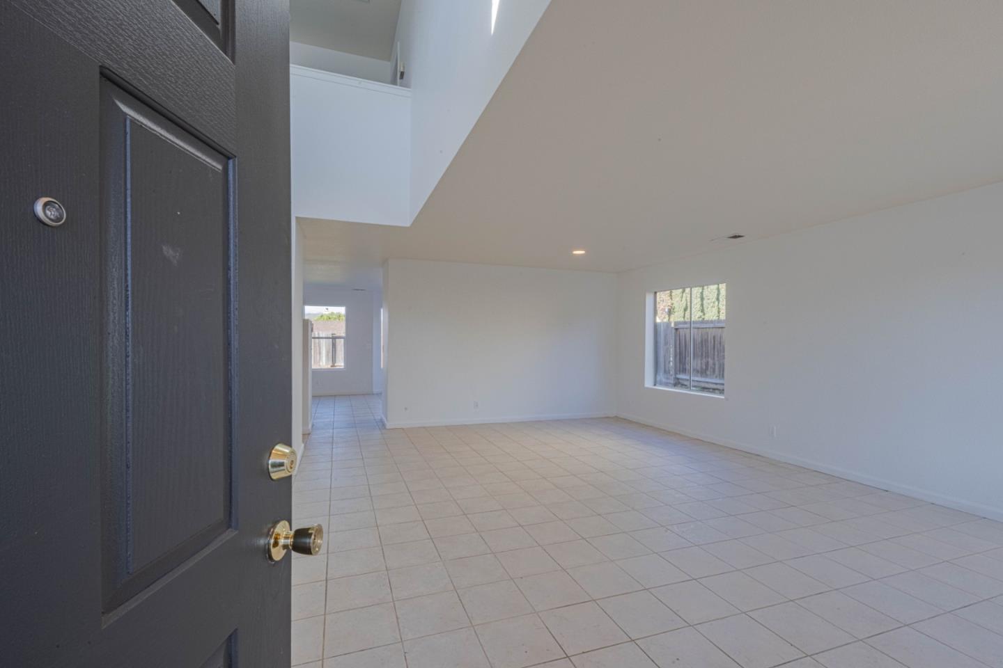 Detail Gallery Image 4 of 39 For 1061 Vista Ave, Soledad,  CA 93960 - 6 Beds | 2/1 Baths