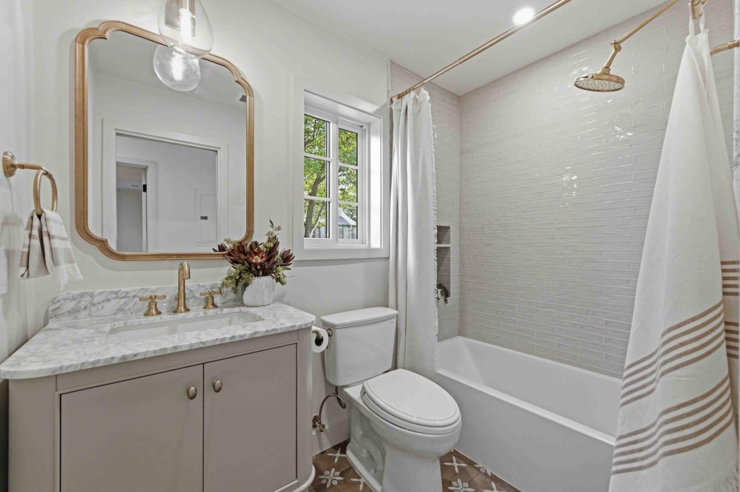 Detail Gallery Image 23 of 44 For 526 Lancaster Way, Redwood City,  CA 94062 - 3 Beds | 2 Baths