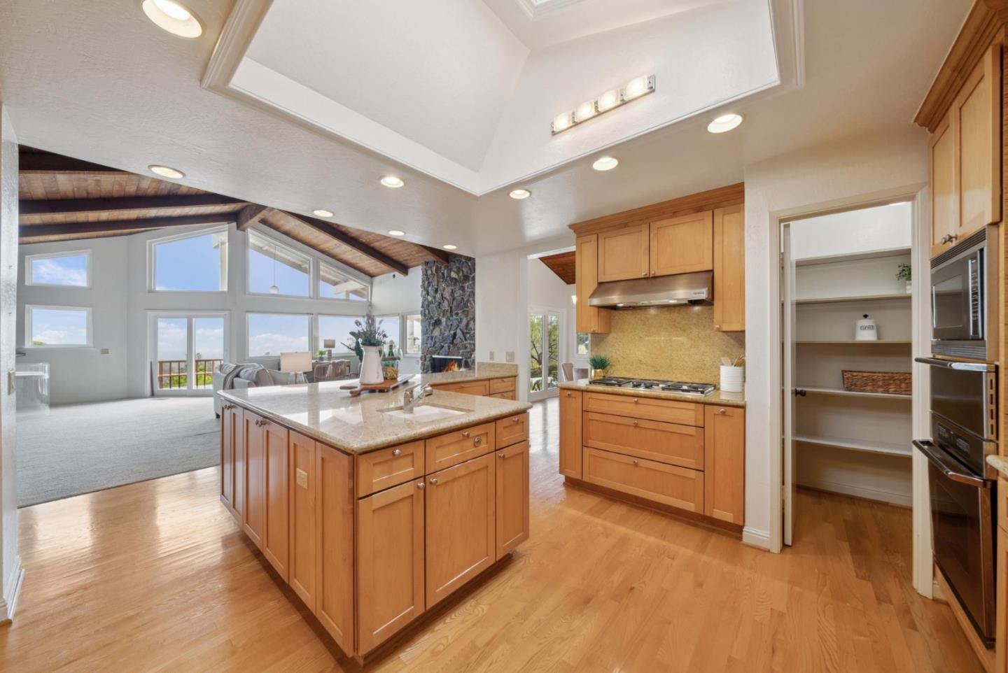 Detail Gallery Image 13 of 39 For 21193 Michaels Dr, Saratoga,  CA 95070 - 4 Beds | 3 Baths