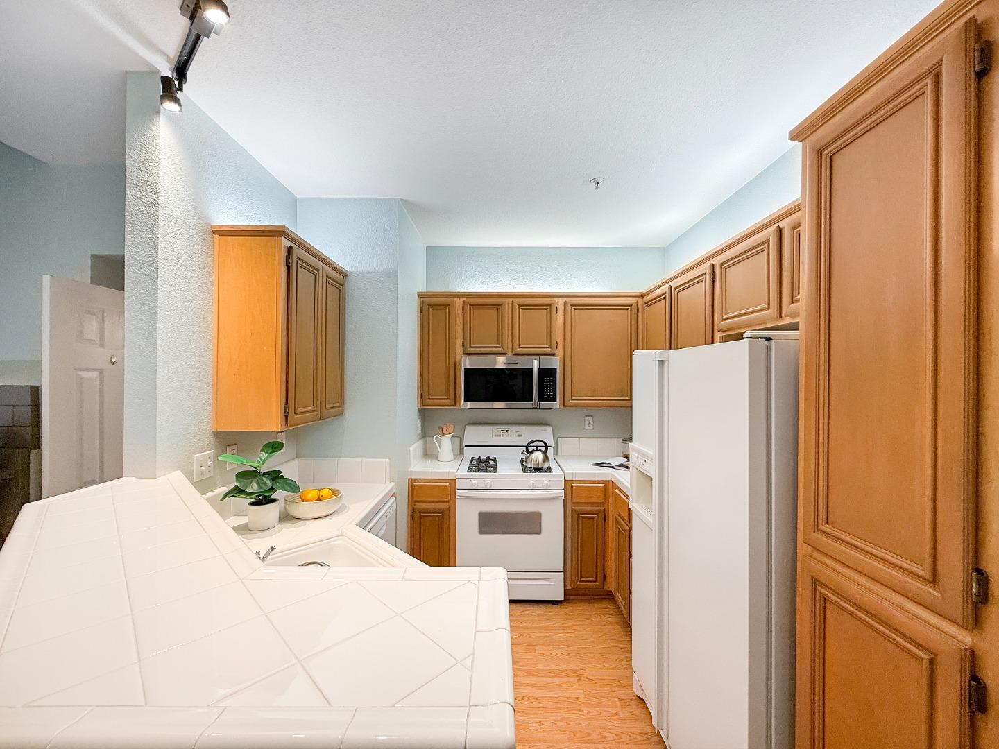 Detail Gallery Image 17 of 41 For 1102 Niguel Ln, San Jose,  CA 95138 - 1 Beds | 1/1 Baths