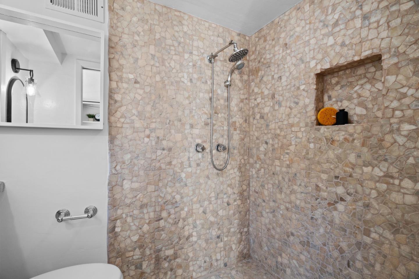 Detail Gallery Image 19 of 39 For 1200 El Centro Ave, Oakland,  CA 94602 - 2 Beds | 1/1 Baths