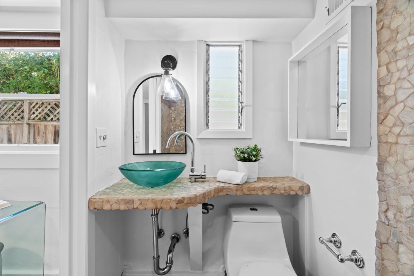 Detail Gallery Image 20 of 39 For 1200 El Centro Ave, Oakland,  CA 94602 - 2 Beds | 1/1 Baths