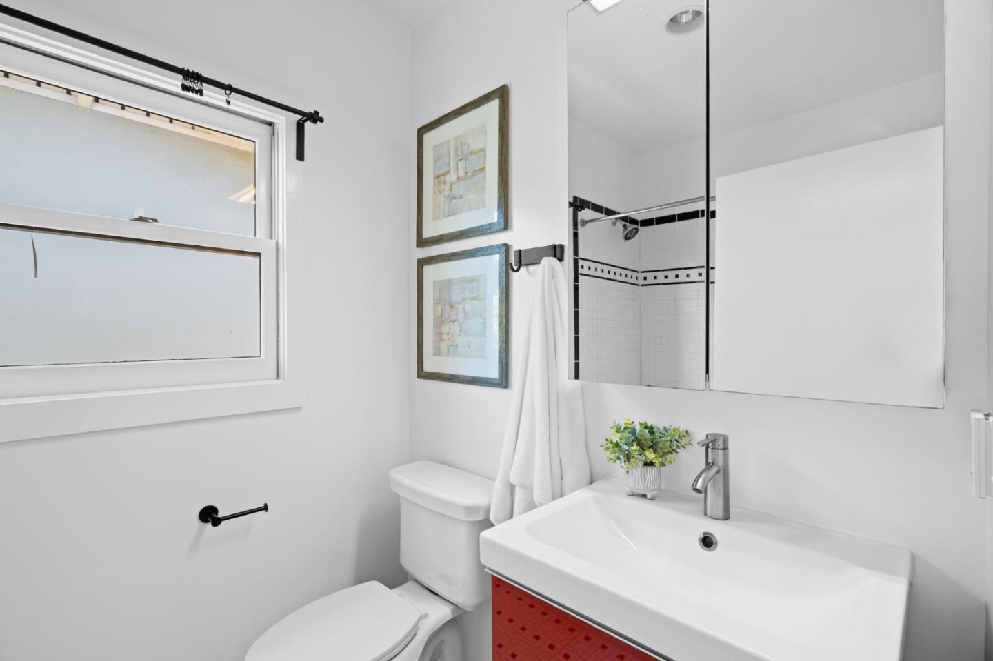 Detail Gallery Image 23 of 39 For 1200 El Centro Ave, Oakland,  CA 94602 - 2 Beds | 1/1 Baths