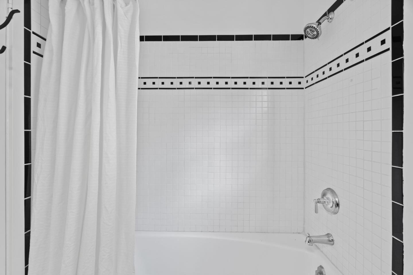 Detail Gallery Image 24 of 39 For 1200 El Centro Ave, Oakland,  CA 94602 - 2 Beds | 1/1 Baths