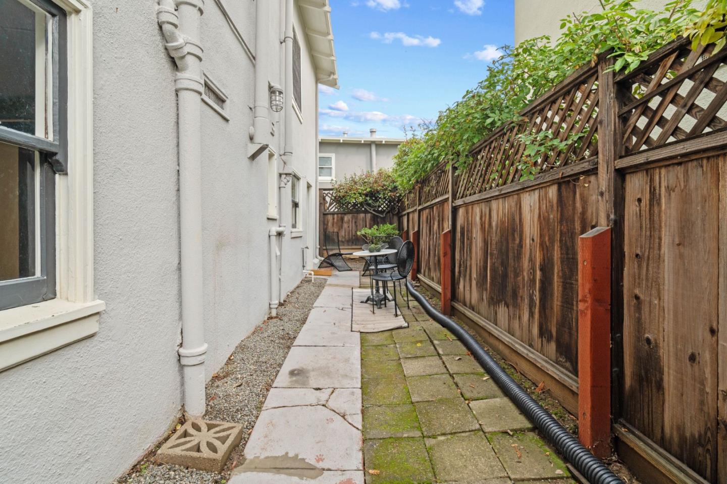 Detail Gallery Image 28 of 39 For 1200 El Centro Ave, Oakland,  CA 94602 - 2 Beds | 1/1 Baths