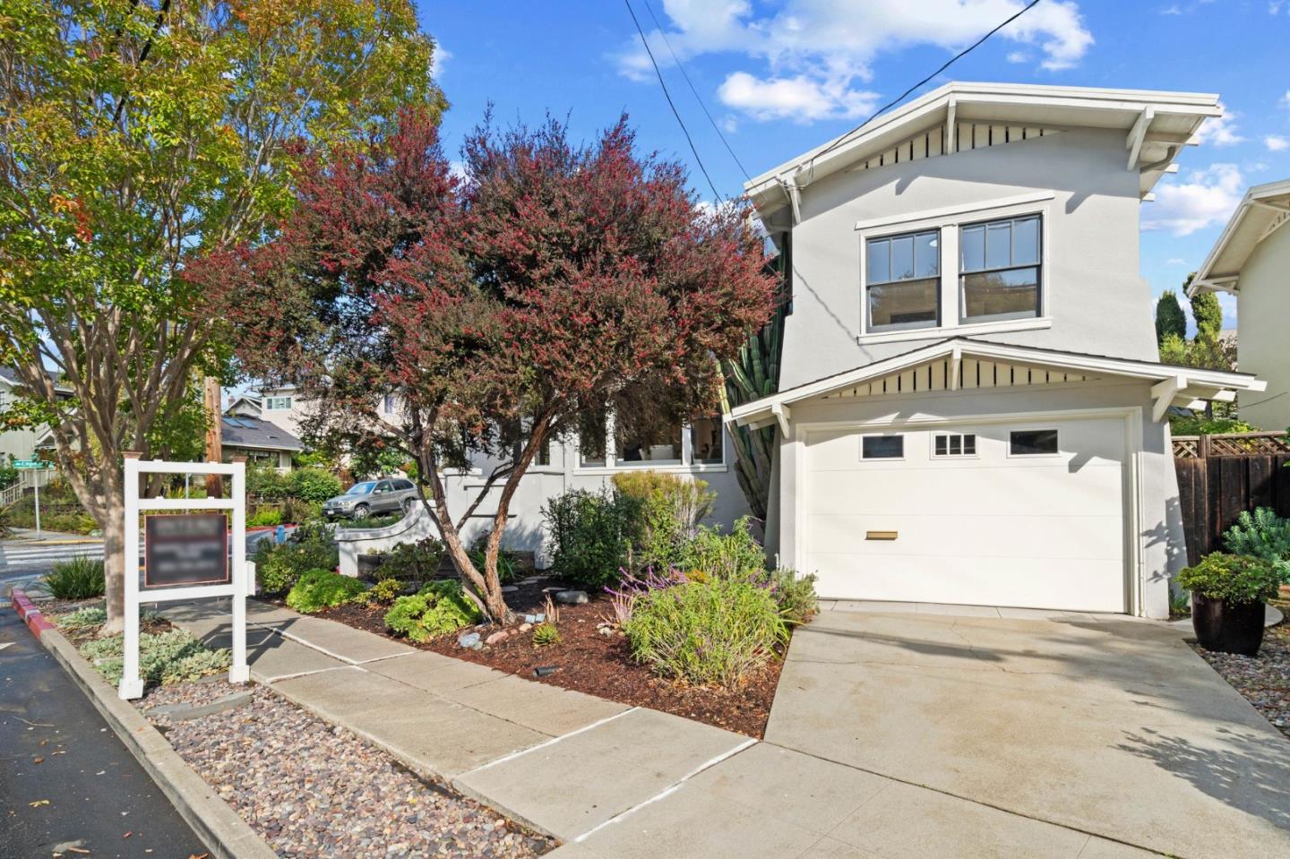 Detail Gallery Image 3 of 39 For 1200 El Centro Ave, Oakland,  CA 94602 - 2 Beds | 1/1 Baths