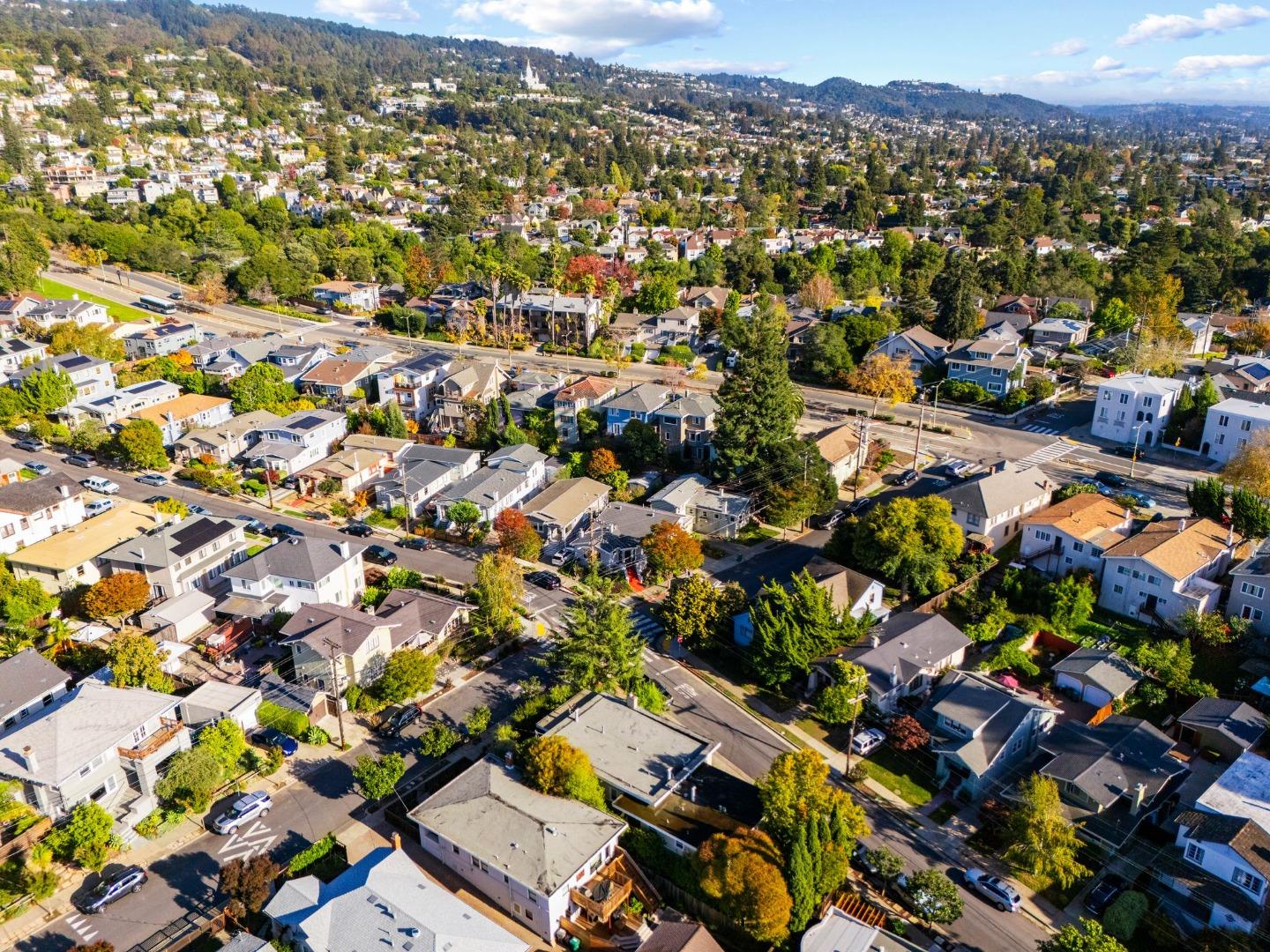 Detail Gallery Image 37 of 39 For 1200 El Centro Ave, Oakland,  CA 94602 - 2 Beds | 1/1 Baths