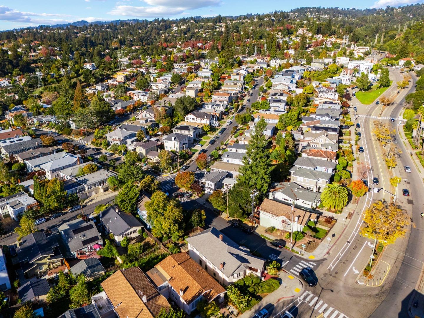 Detail Gallery Image 38 of 39 For 1200 El Centro Ave, Oakland,  CA 94602 - 2 Beds | 1/1 Baths