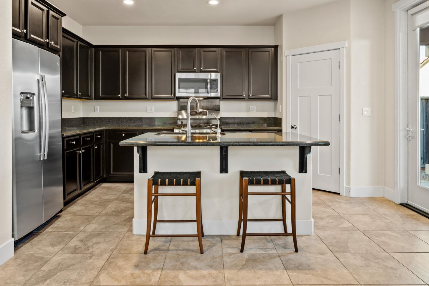 Detail Gallery Image 10 of 39 For 18599 Mcclellan Cir, East Garrison,  CA 93933 - 4 Beds | 3 Baths