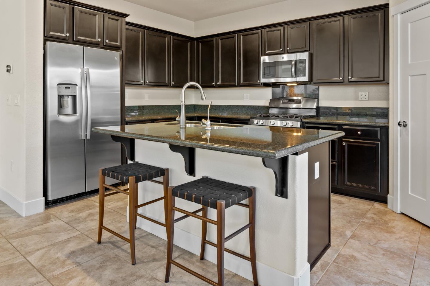 Detail Gallery Image 11 of 39 For 18599 Mcclellan Cir, East Garrison,  CA 93933 - 4 Beds | 3 Baths