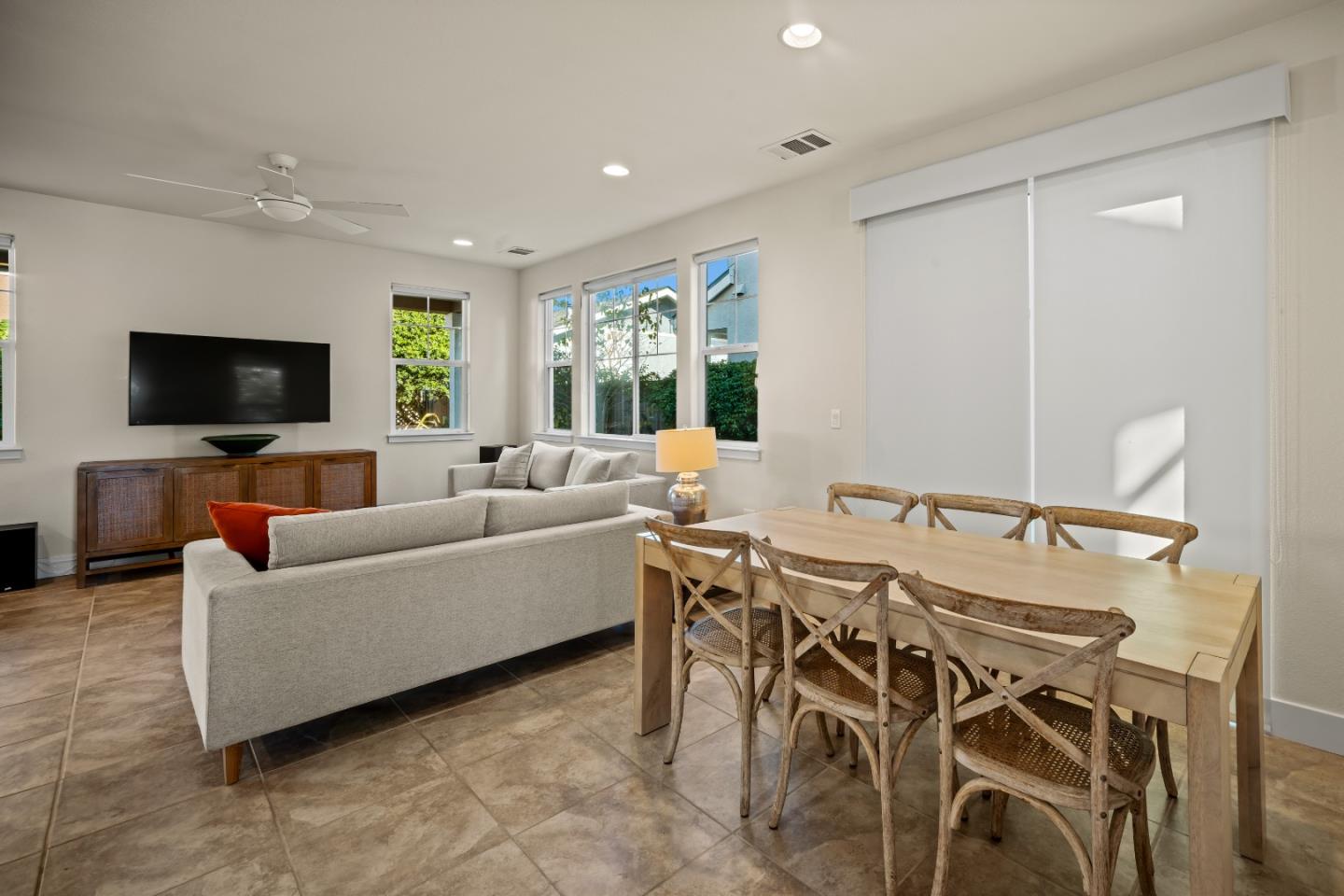 Detail Gallery Image 5 of 39 For 18599 Mcclellan Cir, East Garrison,  CA 93933 - 4 Beds | 3 Baths