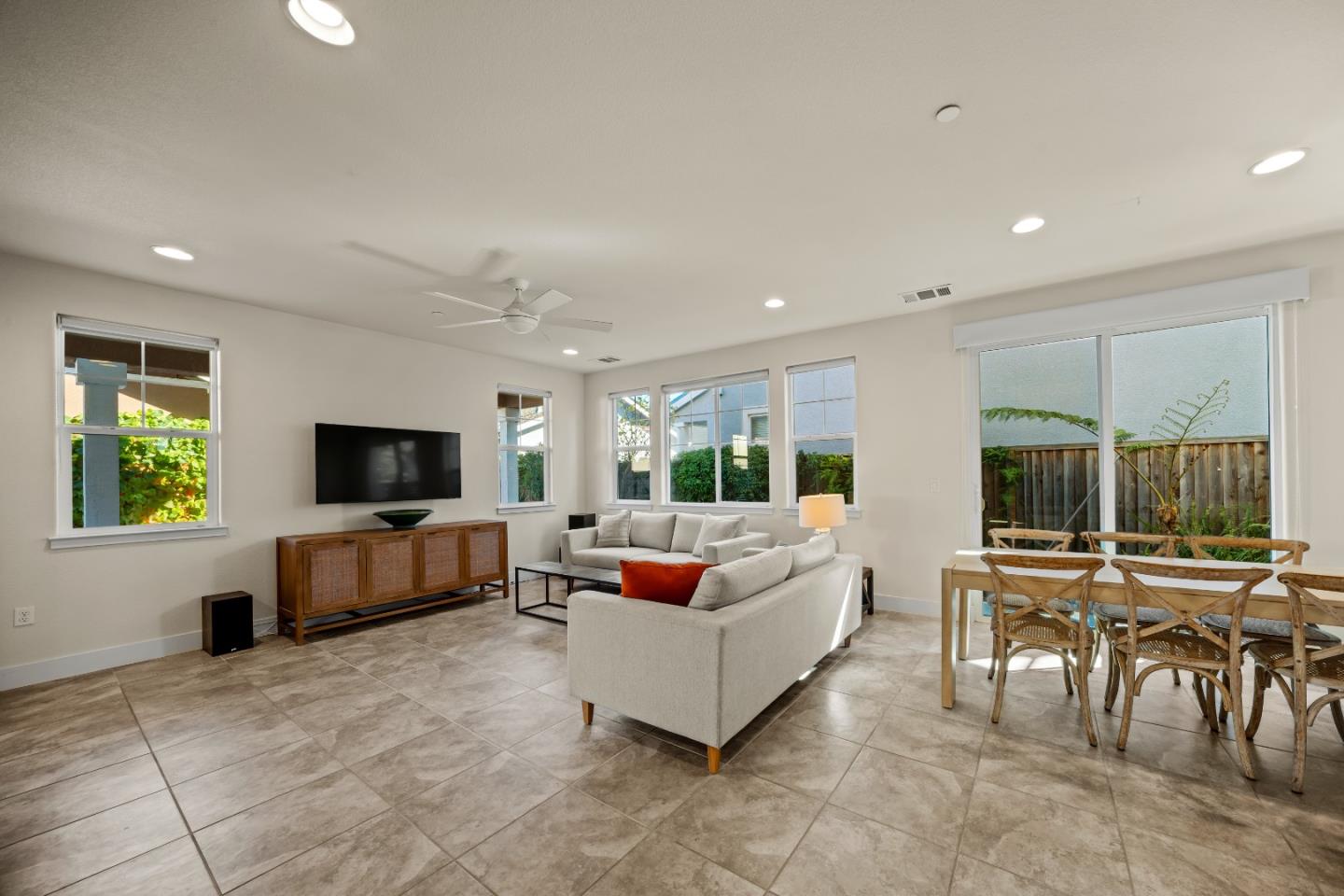 Detail Gallery Image 6 of 39 For 18599 Mcclellan Cir, East Garrison,  CA 93933 - 4 Beds | 3 Baths