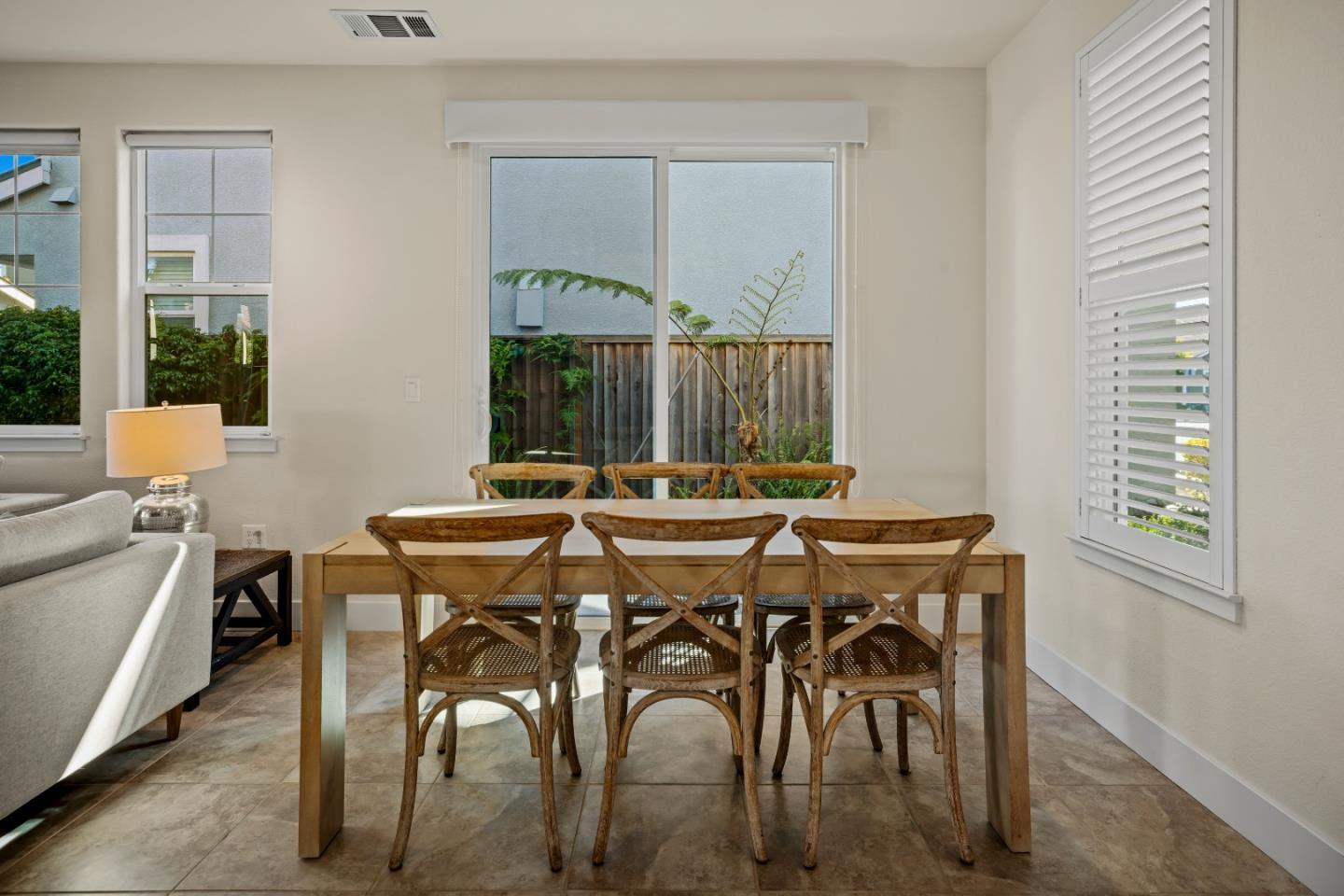 Detail Gallery Image 7 of 39 For 18599 Mcclellan Cir, East Garrison,  CA 93933 - 4 Beds | 3 Baths