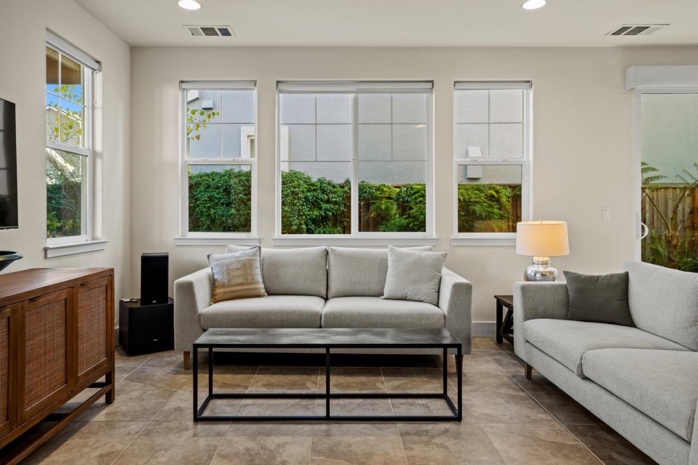 Detail Gallery Image 8 of 39 For 18599 Mcclellan Cir, East Garrison,  CA 93933 - 4 Beds | 3 Baths