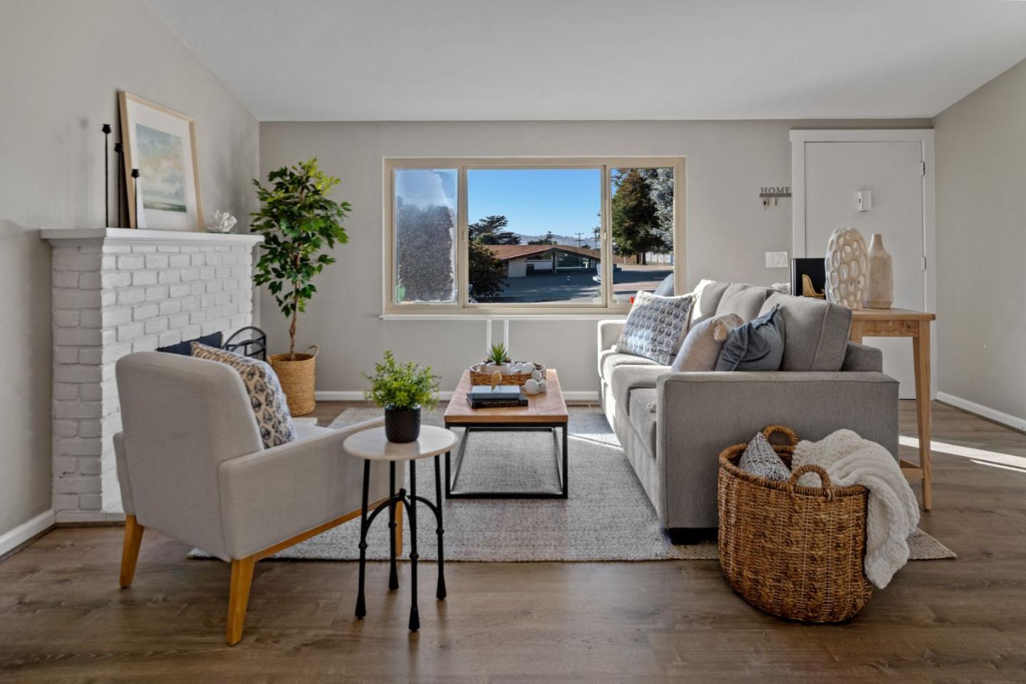 Detail Gallery Image 3 of 27 For 1148 San Lucas St, Seaside,  CA 93955 - 3 Beds | 2 Baths