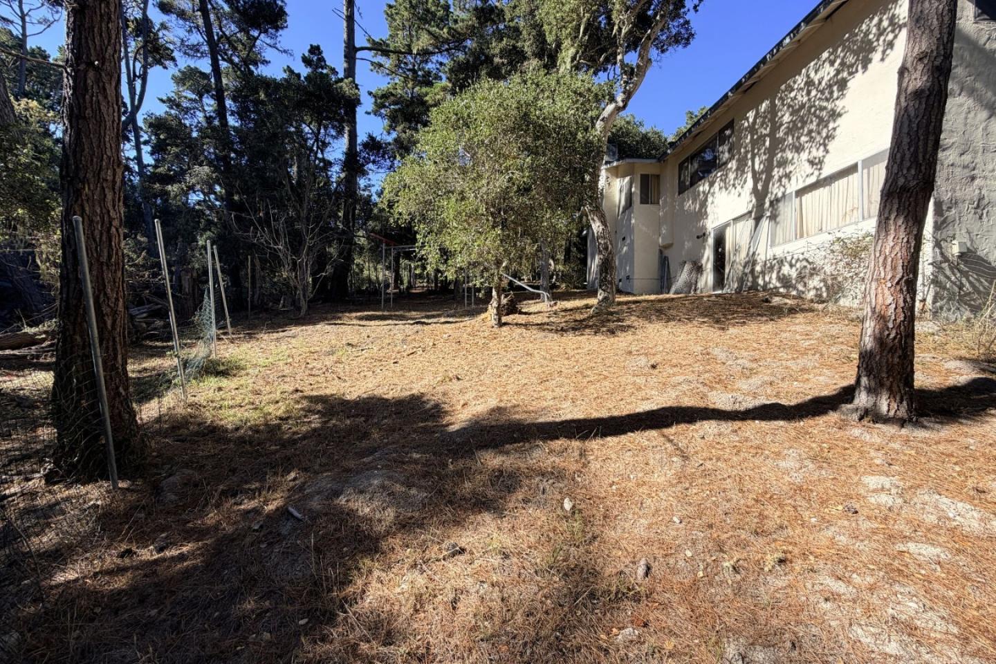 Detail Gallery Image 4 of 4 For 151 Shady Ln, Monterey,  CA 93940 - 3 Beds | 2 Baths