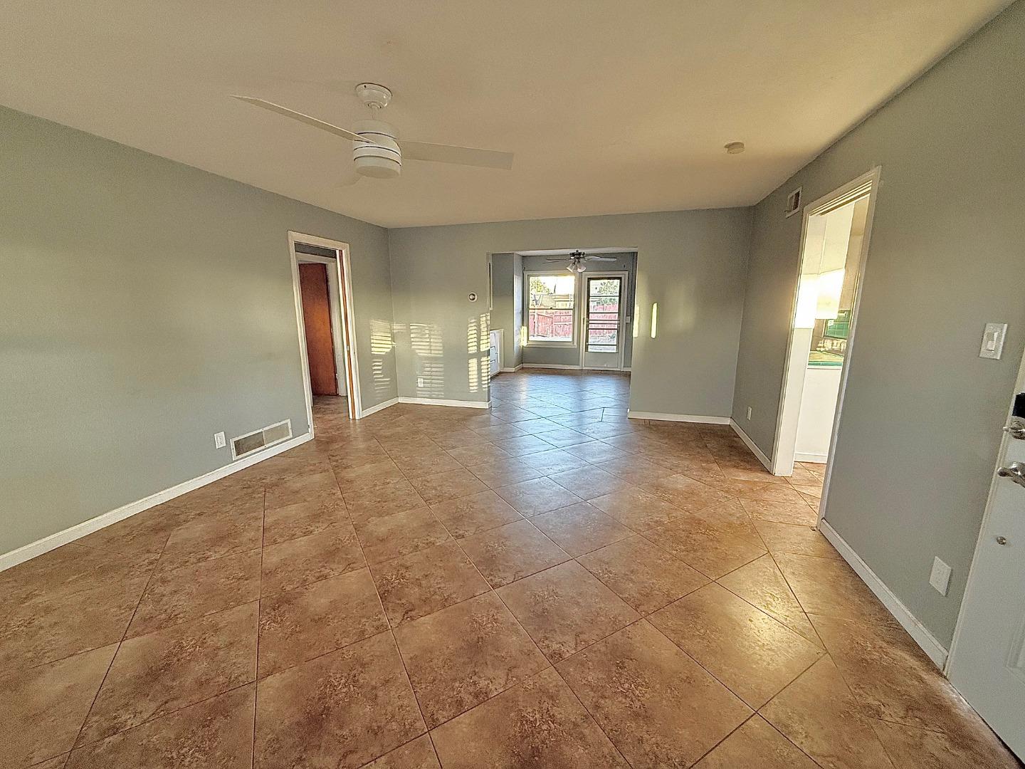 Detail Gallery Image 4 of 13 For 214 Carlson St, King City,  CA 93930 - 3 Beds | 2 Baths