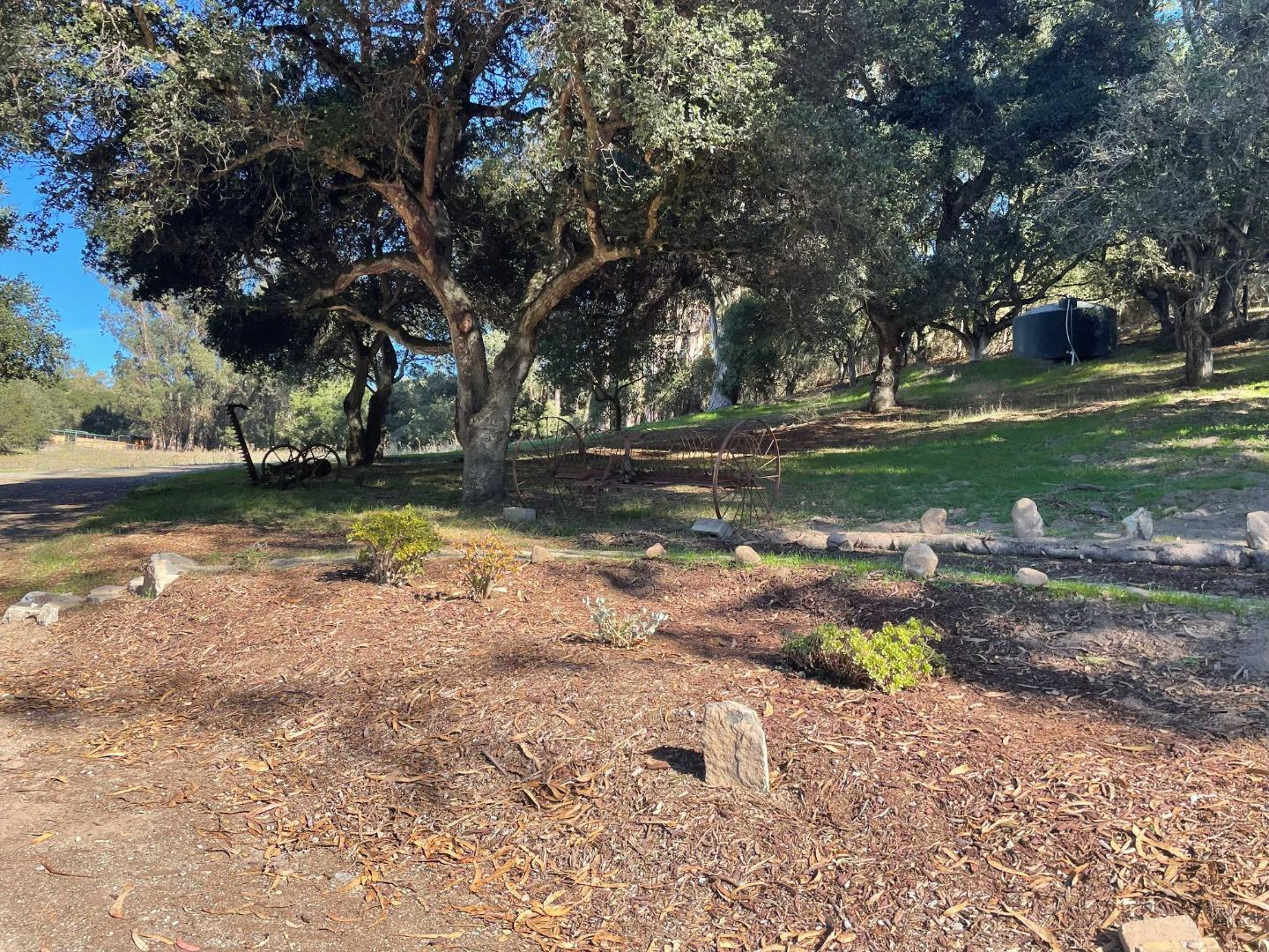 Detail Gallery Image 4 of 11 For 319 Echo Valley Rd, Salinas,  CA 93907 - 2 Beds | 1 Baths