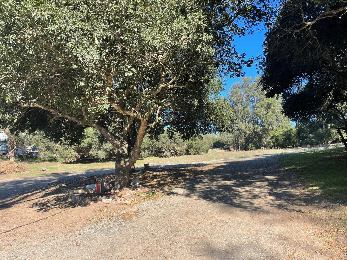 Detail Gallery Image 5 of 11 For 319 Echo Valley Rd, Salinas,  CA 93907 - 2 Beds | 1 Baths