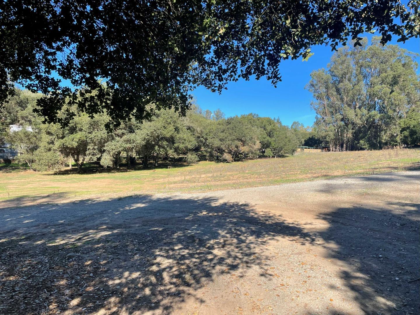 Detail Gallery Image 7 of 11 For 319 Echo Valley Rd, Salinas,  CA 93907 - 2 Beds | 1 Baths