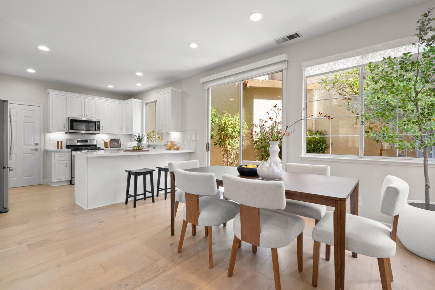 Detail Gallery Image 12 of 54 For 2233 Lenox Pl, Santa Clara,  CA 95054 - 4 Beds | 2/1 Baths