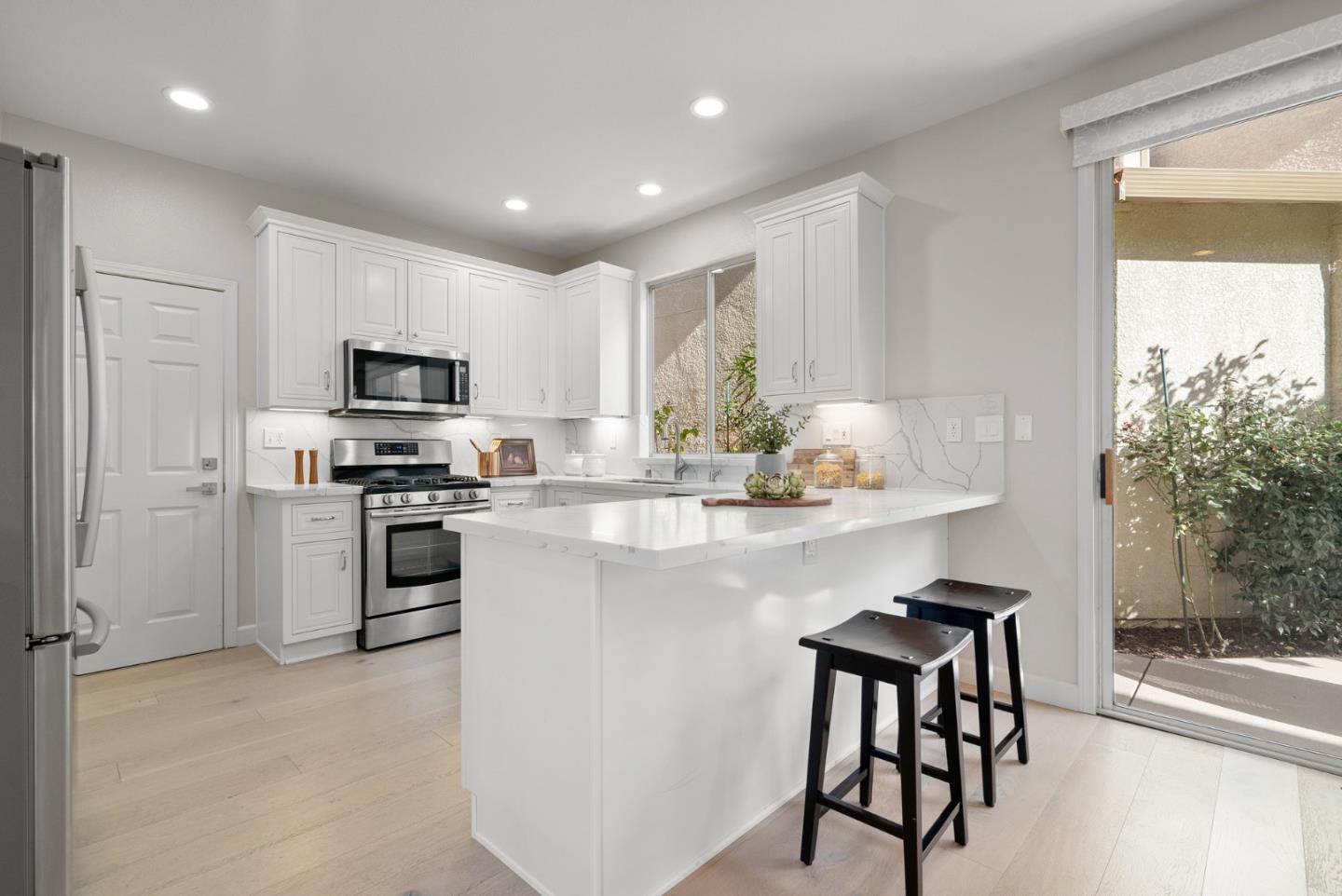 Detail Gallery Image 15 of 54 For 2233 Lenox Pl, Santa Clara,  CA 95054 - 4 Beds | 2/1 Baths